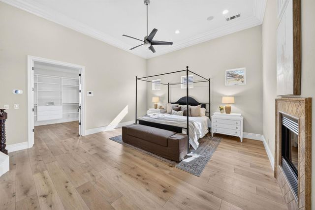 214 W Bluff Avenue, Fresno, CA 93711