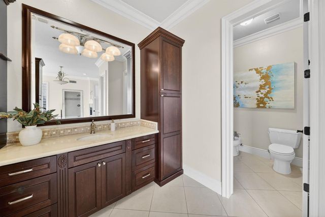 214 W Bluff Avenue, Fresno, CA 93711