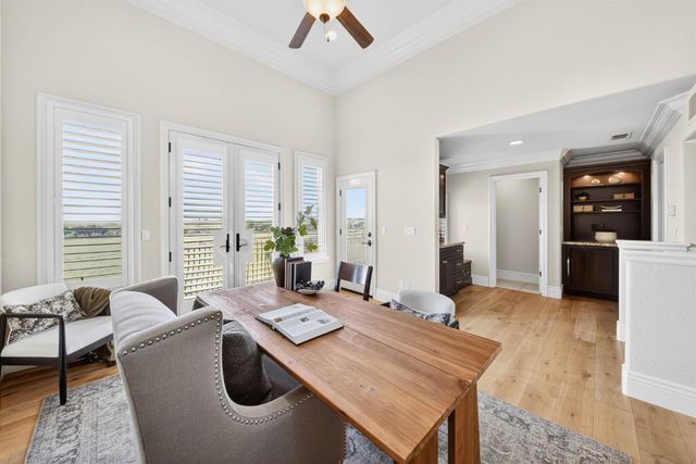 214 W Bluff Avenue, Fresno, CA 93711