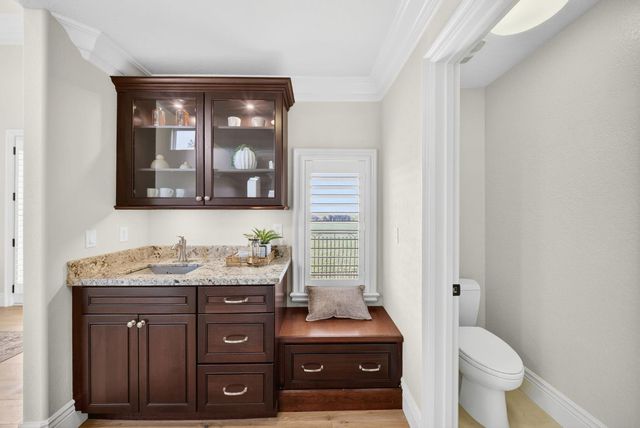 214 W Bluff Avenue, Fresno, CA 93711