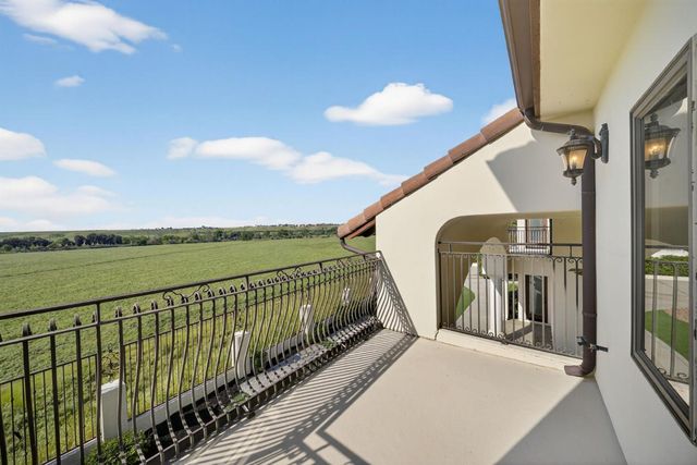 214 W Bluff Avenue, Fresno, CA 93711