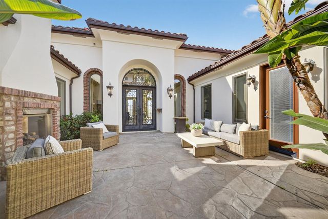 214 W Bluff Avenue, Fresno, CA 93711