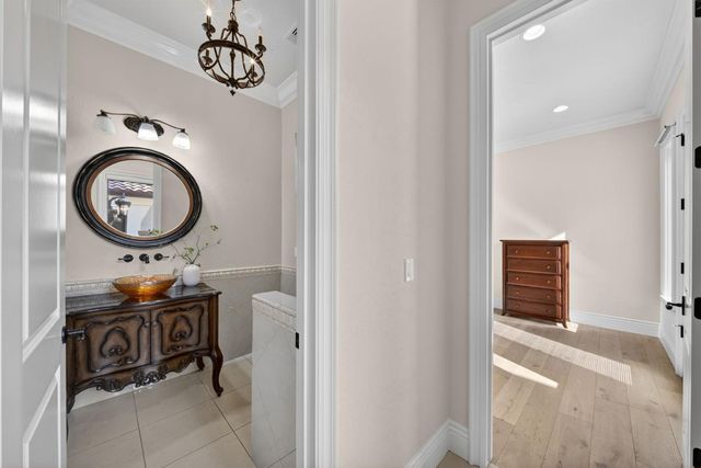 214 W Bluff Avenue, Fresno, CA 93711