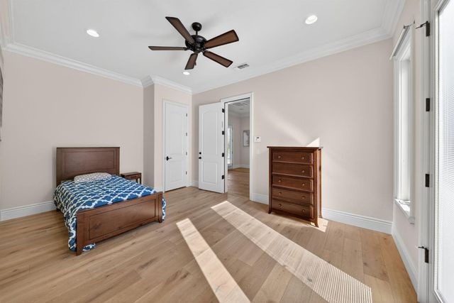 214 W Bluff Avenue, Fresno, CA 93711