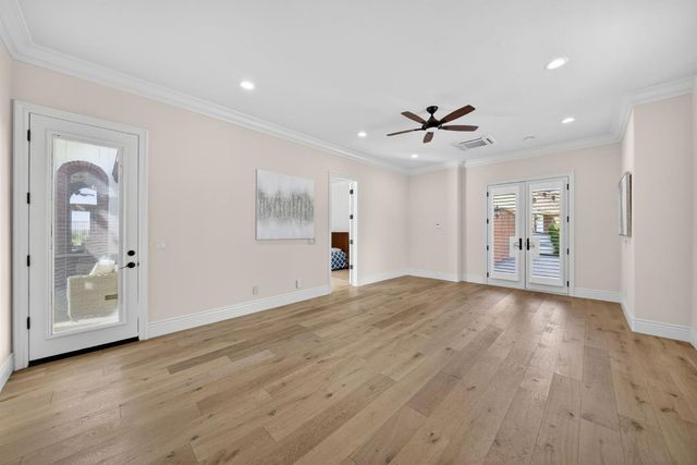 214 W Bluff Avenue, Fresno, CA 93711