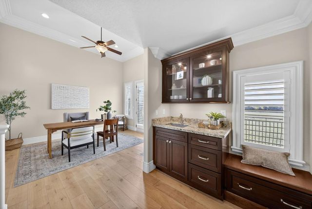 214 W Bluff Avenue, Fresno, CA 93711