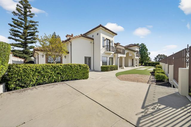 214 W Bluff Avenue, Fresno, CA 93711