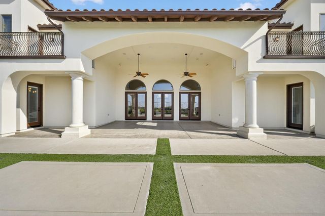 214 W Bluff Avenue, Fresno, CA 93711