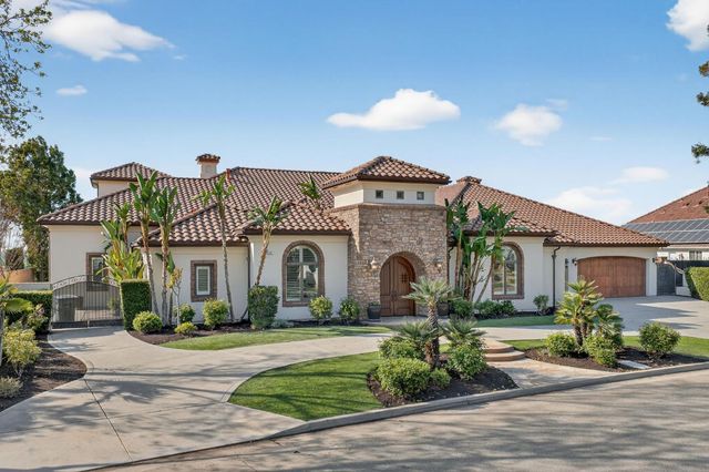 214 W Bluff Avenue, Fresno, CA 93711