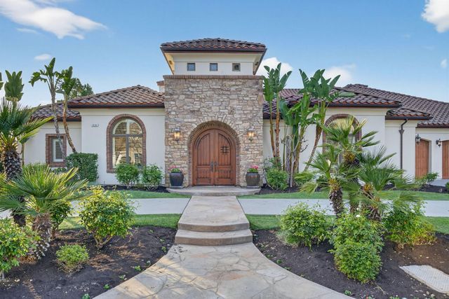 214 W Bluff Avenue, Fresno, CA 93711