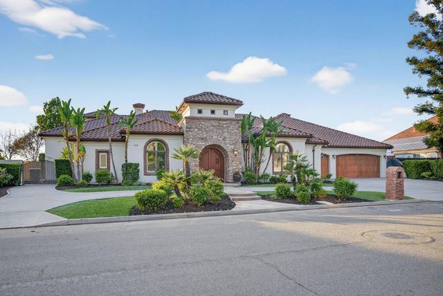 214 W Bluff Avenue, Fresno, CA 93711