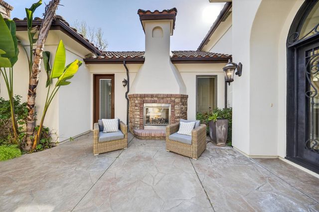 214 W Bluff Avenue, Fresno, CA 93711