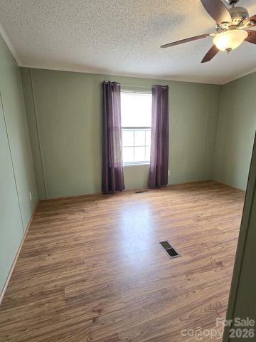 1276 Forest Ridge Drive, Bessemer City, NC 28016