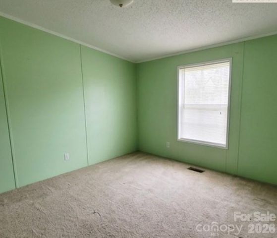 1276 Forest Ridge Drive, Bessemer City, NC 28016