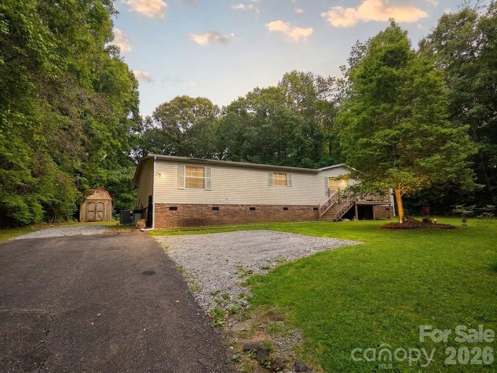 1276 Forest Ridge Road, Bessemer City, NC 28016