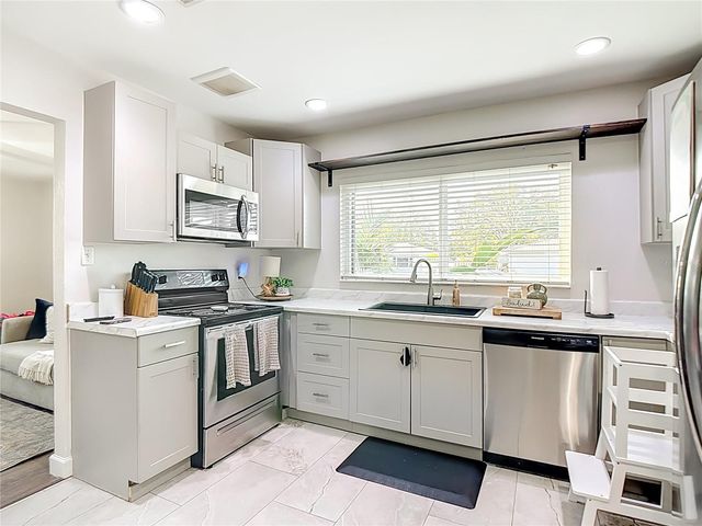 102 NE 9TH STREET, Mulberry, FL 33860