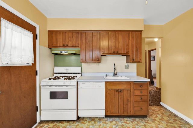 4853 N 90th STREET, Milwaukee, WI 53225