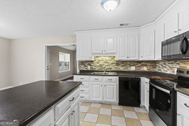 405 Grand Avenue, Bonaire, GA 31005