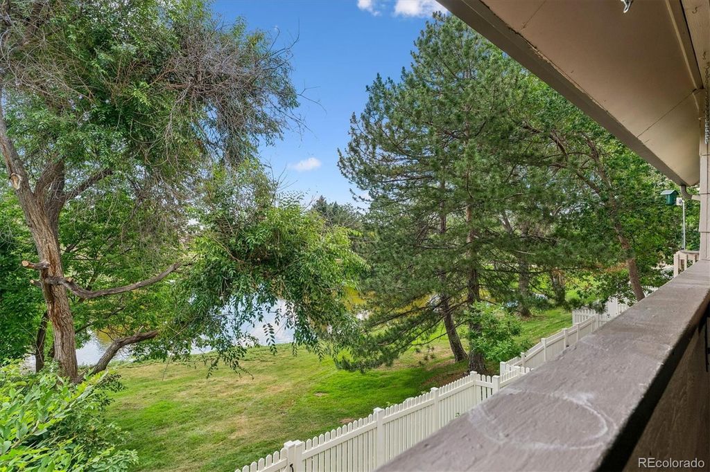 Image 12 of property listing at 10417 Red Mountain W, Littleton, CO 80127