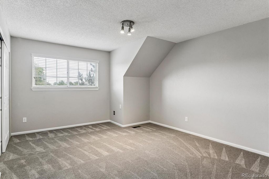 Image 18 of property listing at 10417 Red Mountain W, Littleton, CO 80127