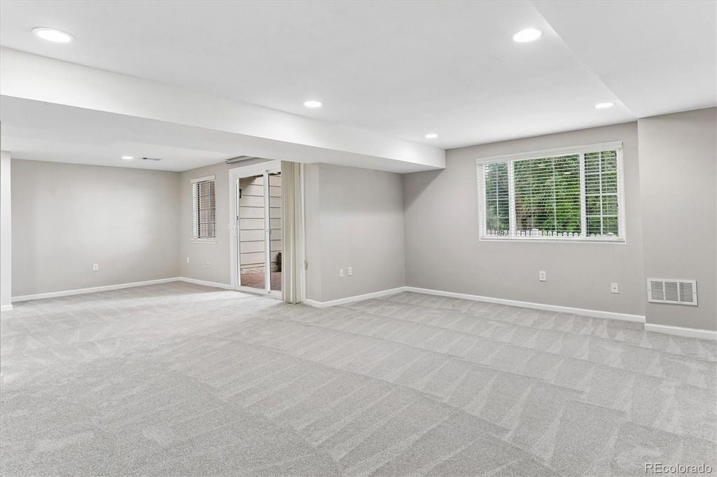 Image 21 of property listing at 10417 Red Mountain W, Littleton, CO 80127