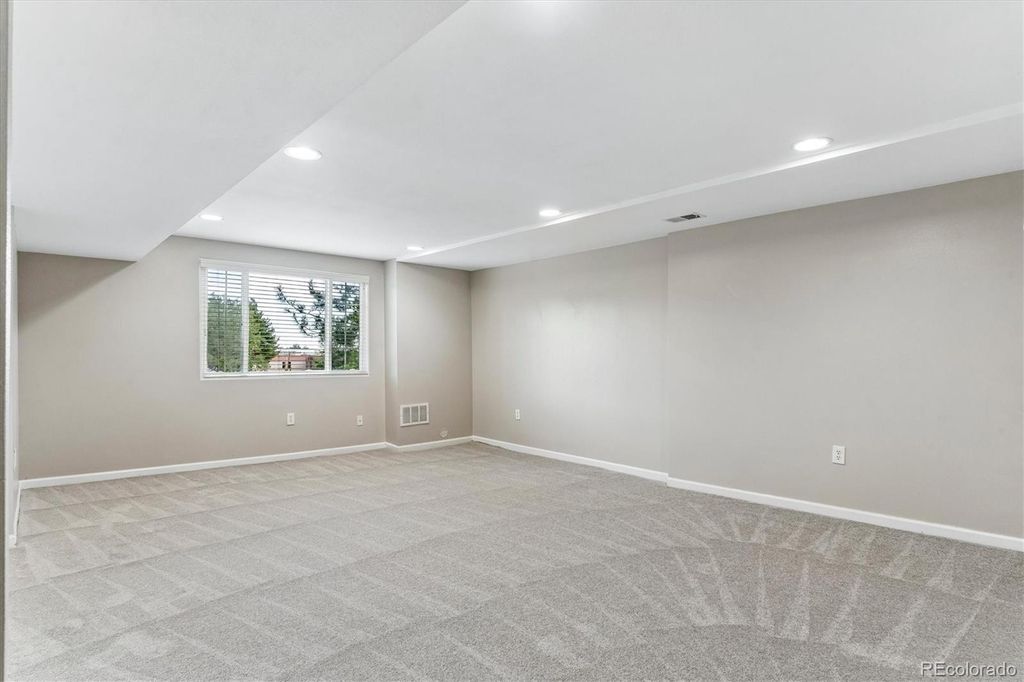 Image 22 of property listing at 10417 Red Mountain W, Littleton, CO 80127