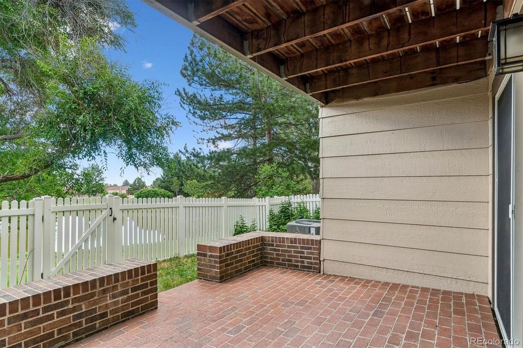 Image 25 of property listing at 10417 Red Mountain W, Littleton, CO 80127