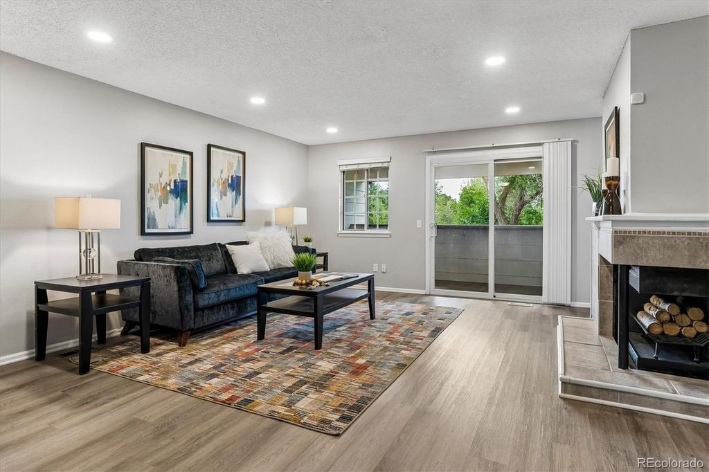 Image 4 of property listing at 10417 Red Mountain W, Littleton, CO 80127