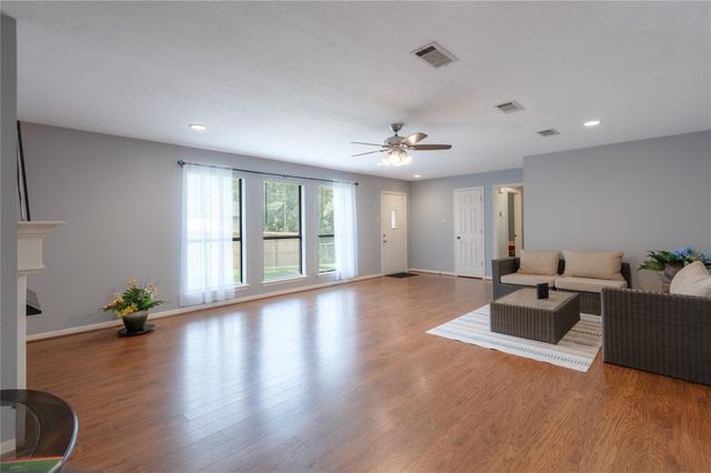 2232 Azalea Circle, Huntsville, TX 77340