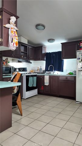 7560 Woodman Pl 72, Van Nuys, CA 91405