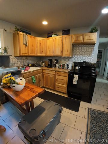 5947 E Newton Street, Tulsa, OK 74115