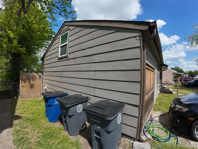 5947 E Newton Street, Tulsa, OK 74115