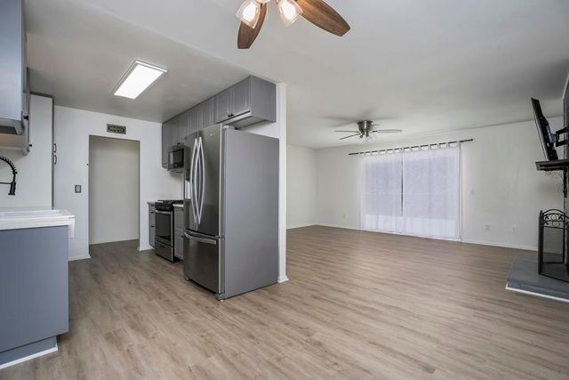 9767 Halberns Blvd, Santee, CA 92071