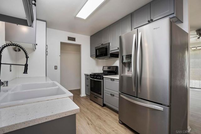 9767 Halberns Blvd, Santee, CA 92071