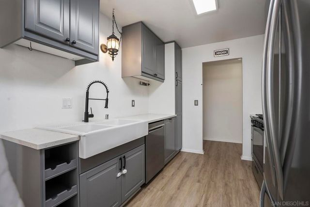 9767 Halberns Blvd, Santee, CA 92071