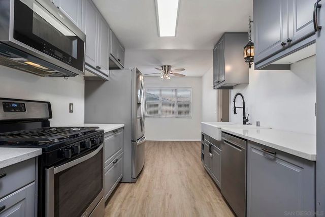 9767 Halberns Blvd, Santee, CA 92071