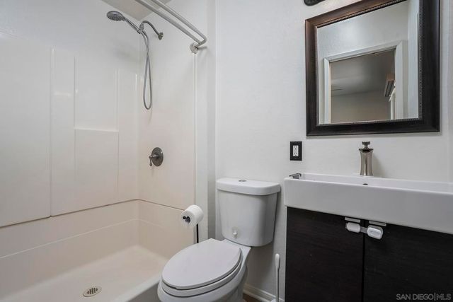 9767 Halberns Blvd, Santee, CA 92071