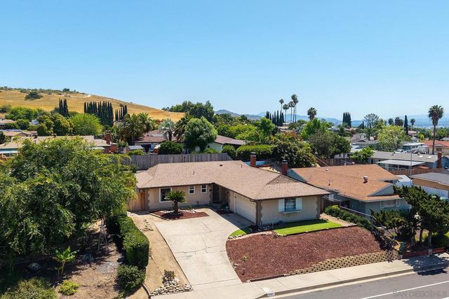 9767 Halberns Blvd, Santee, CA 92071