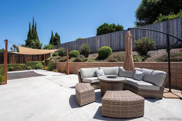 9767 Halberns Blvd, Santee, CA 92071