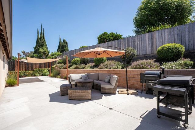 9767 Halberns Blvd, Santee, CA 92071
