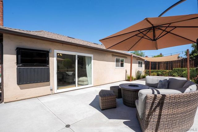 9767 Halberns Blvd, Santee, CA 92071