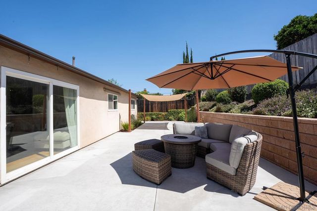 9767 Halberns Blvd, Santee, CA 92071