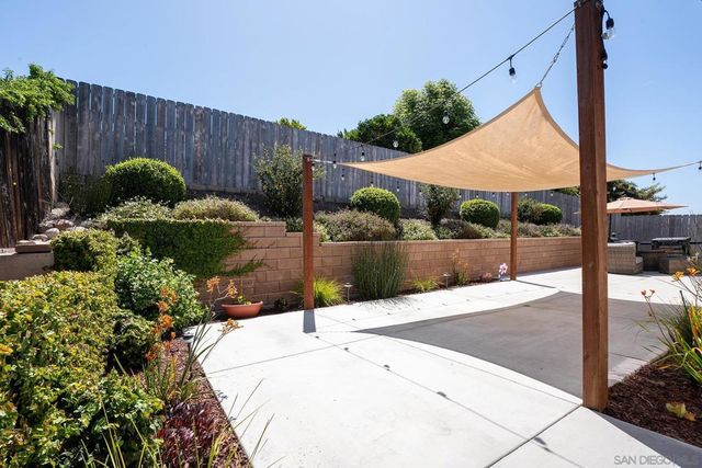 9767 Halberns Blvd, Santee, CA 92071