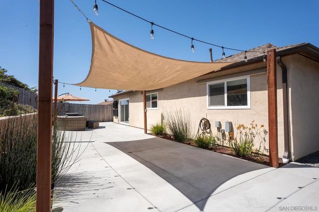 9767 Halberns Blvd, Santee, CA 92071
