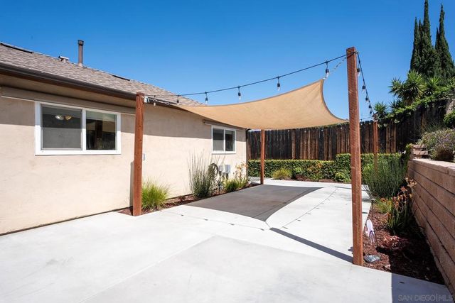 9767 Halberns Blvd, Santee, CA 92071