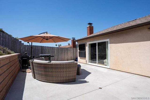 9767 Halberns Blvd, Santee, CA 92071
