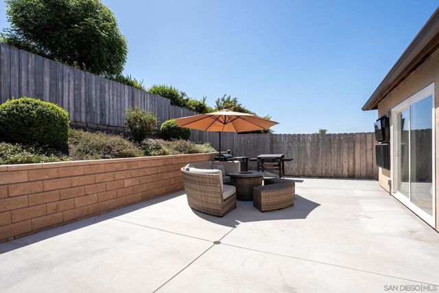 9767 Halberns Blvd, Santee, CA 92071