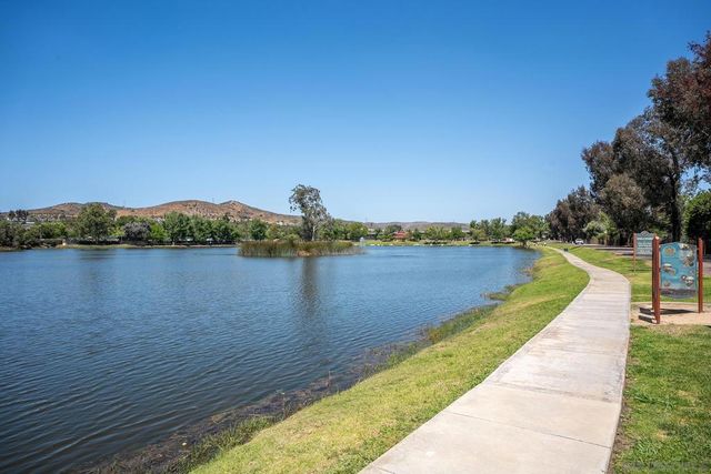 9767 Halberns Blvd, Santee, CA 92071