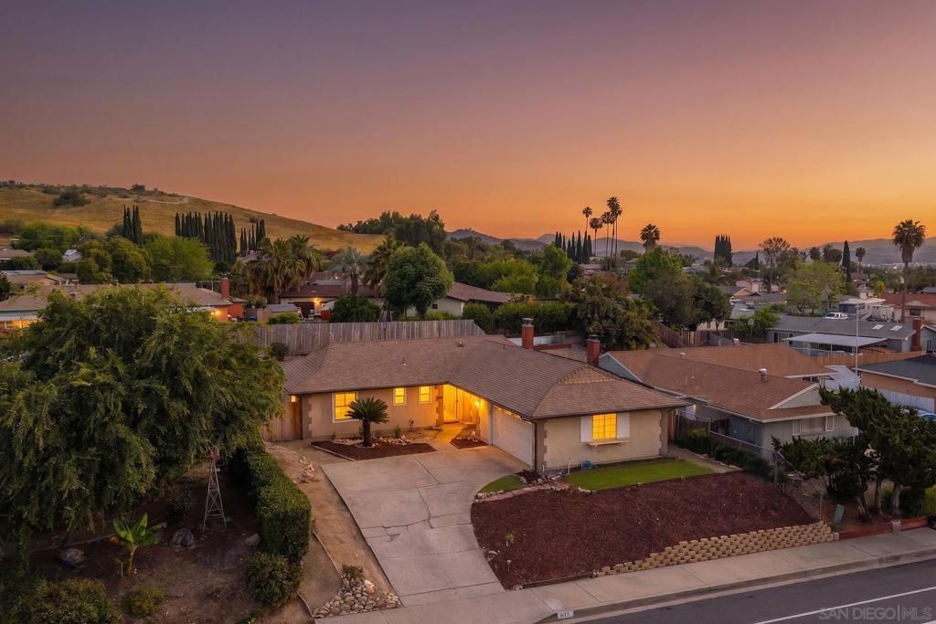 9767 Halberns Blvd, Santee, CA 92071