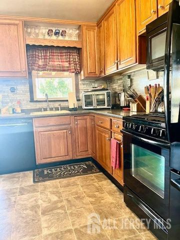 37 Kearney Avenue, Keyport, NJ 07735